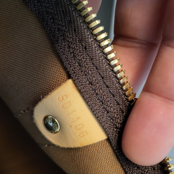 *SOLD*Louis Vuitton Keepall 50 Bandouliere - Picture 13 of 16